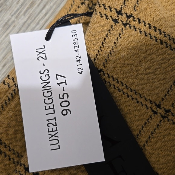 NWT LulaRoe LUXE Tan And Black Windowpane Leggings 2XL - Picture 3 of 3